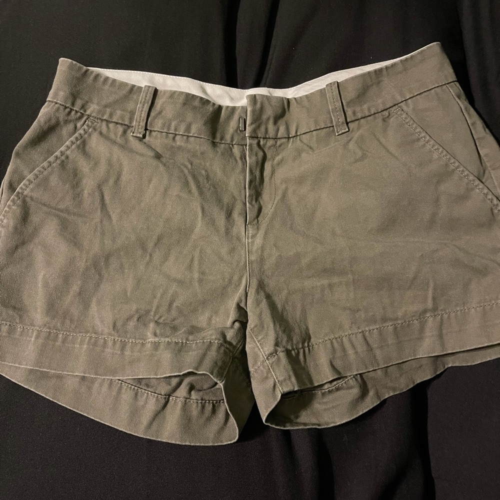 Uniqlo dark khaki shorts for women size 4